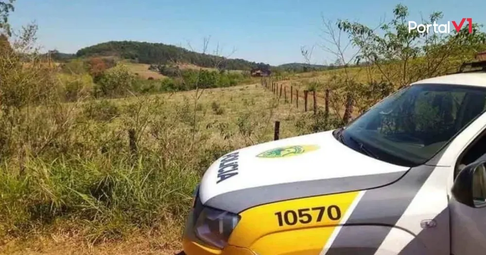 Trator é vandalizado durante a noite em propriedade rural de Godoy Moreira