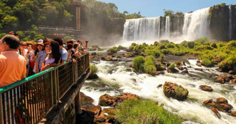 Excursão com Andréia Cassoli leva você a Foz do Iguaçu em abril