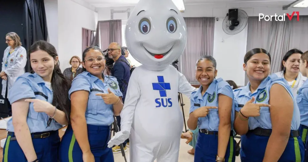 Vacinação nas escolas do Paraná começa e quer proteger 2,4 milhões de alunos