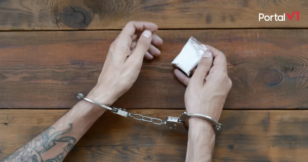 Homem é preso em Apucarana por suspeita de tráfico de drogas com uso de veículo delivery