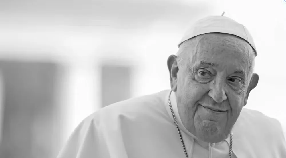 Morre o Papa Francisco, símbolo de humildade e reformas na Igreja Católica
