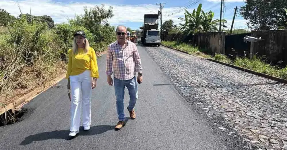 Prefeito Carlos Gil e Vice Gertrudes vistoriam obras de pavimentação em Ivaiporã