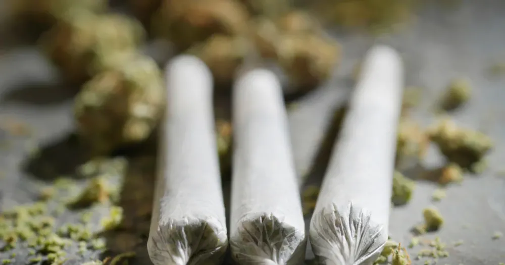 Jovem é flagrado com drogas próximo ao Lago das Flores, em Ivaiporã