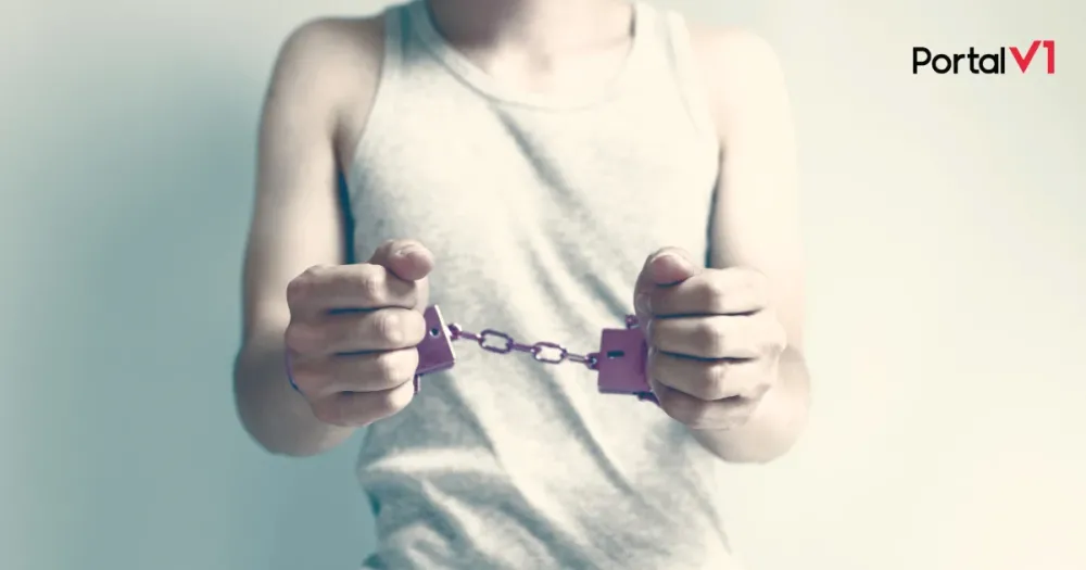 Garupa é preso por desacato após motocicleta com irregularidades ser abordada em Rio Branco do Ivaí