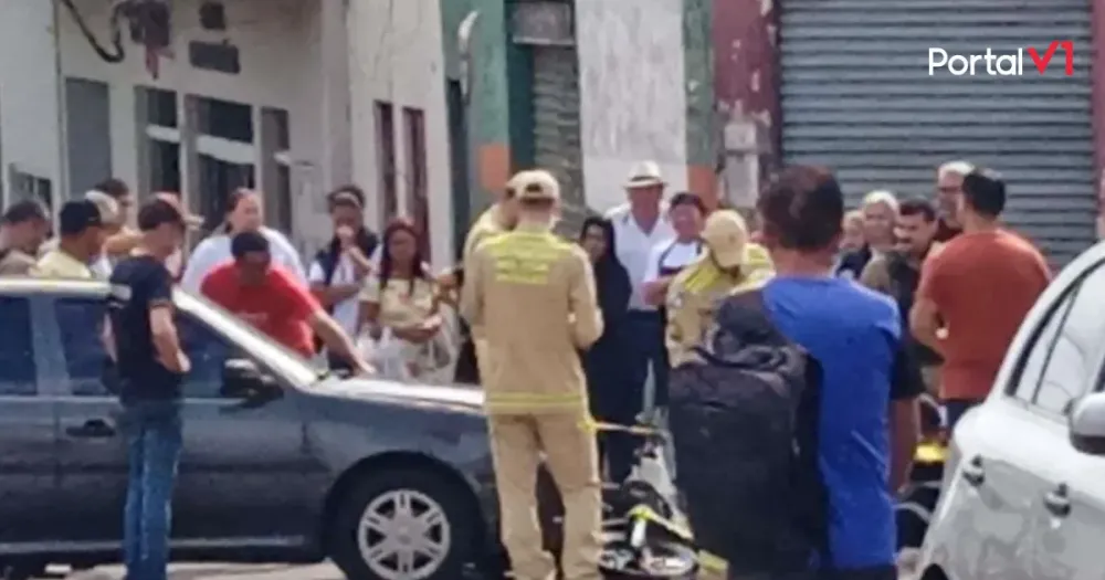 Acidente entre carro e moto deixa mulher ferida no centro de Ivaiporã