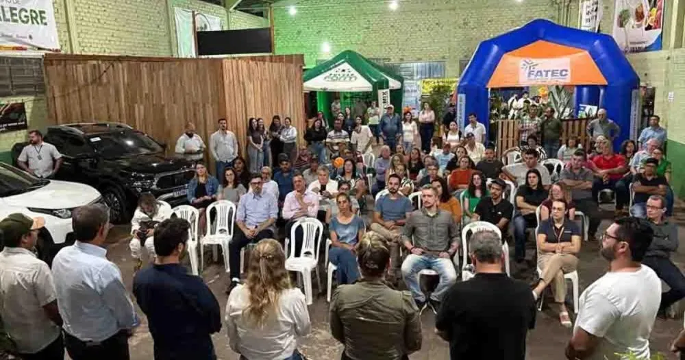  Agricultores familiares de Ivaiporã e região comemoram criação da Cooperfavi