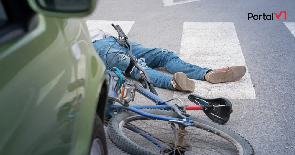 Jovem sofre queda de bicicleta ao atravessar avenida em São Pedro do Ivaí