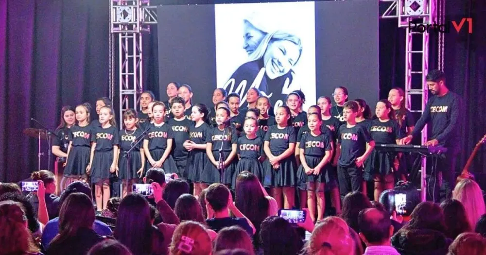 Noite de Emoção em Faxinal: Homenagem às Mães Celebra Amor, Arte e Comunidade