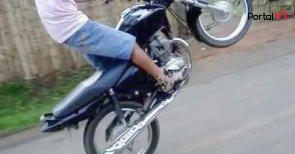 Condutor cai de moto durante fuga da PM em Rio Branco do Ivaí
