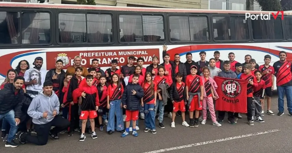 Jovens de Rio Branco do Ivaí assistem a jogo do Athletico Paranaense na Arena da Baixada