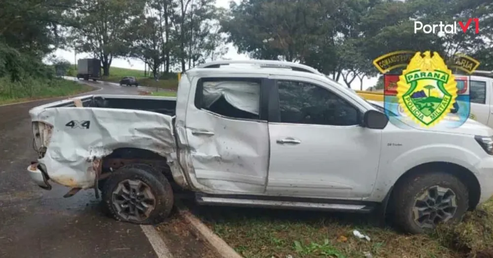 Motorista se fere em acidente entre caminhonete e caminhão na PR-272
