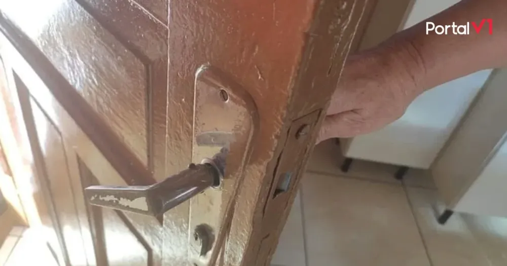 Homem invade casa da ex em Ivaiporã, furta R$ 350 e acaba preso