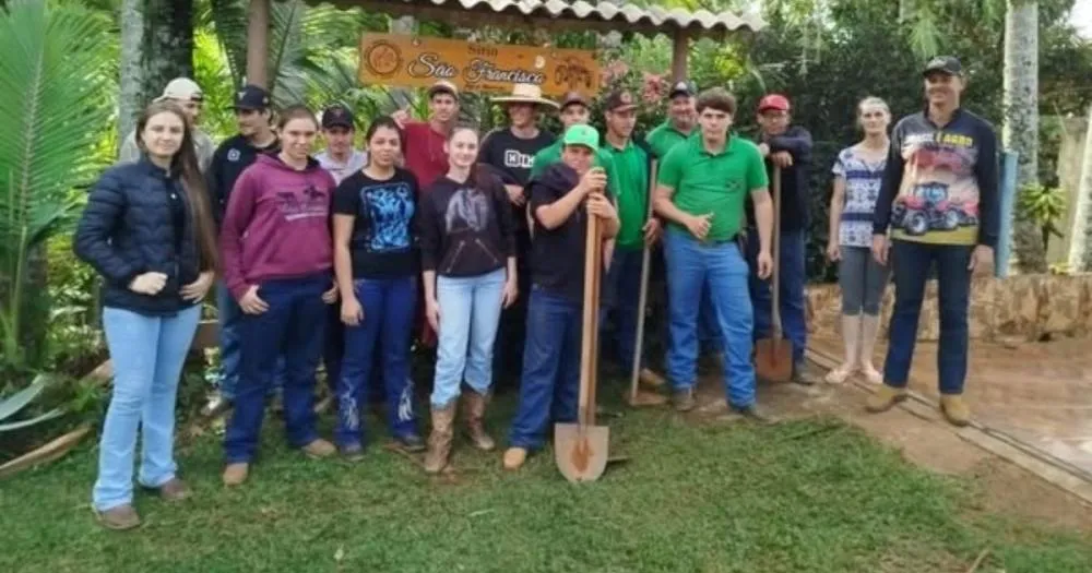 Estudantes Constroem Bacia de Evapotranspiração e Transformam Propriedade no Bairro Xaxim