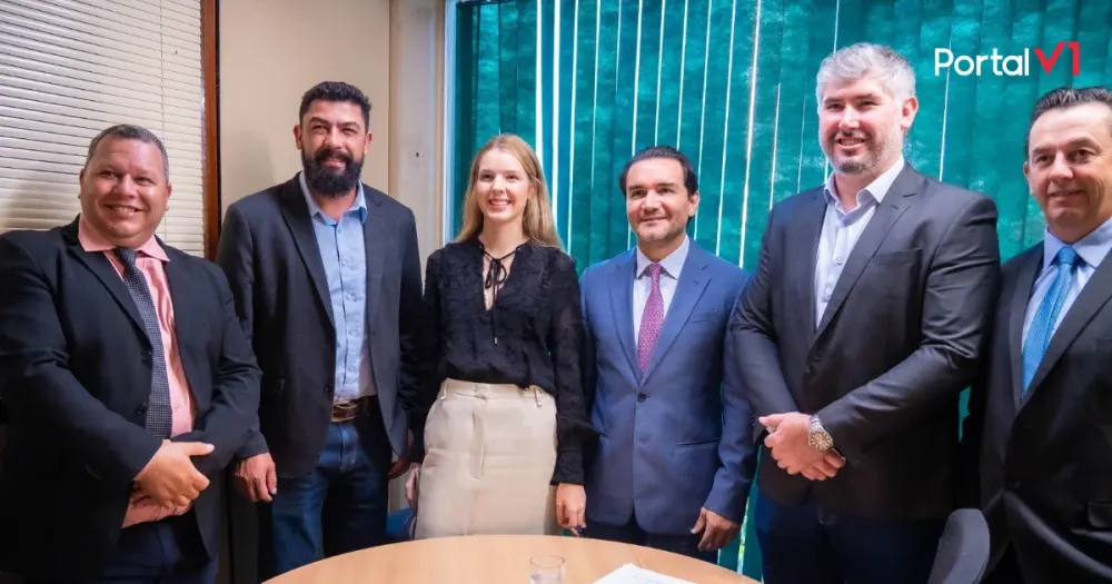 Prefeito de Cândido de Abreu busca recursos em Brasília e é recebido pelo ministro do Turismo