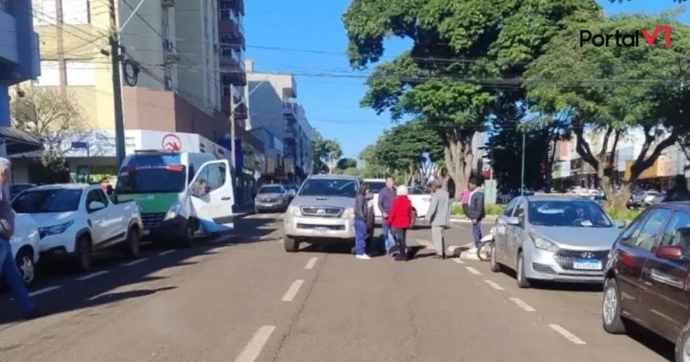 Mulher é atropelada por caminhonete no centro de Ivaiporã e é socorrida ao hospital