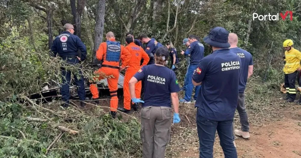 Oito pessoas morrem após balão pegar fogo e cair durante passeio em Praia Grande (SC)
