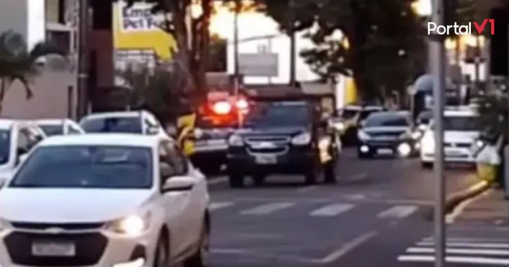Confusão no centro de Apucarana: moradores de rua jogam pedras em lojas e mobilizam a polícia