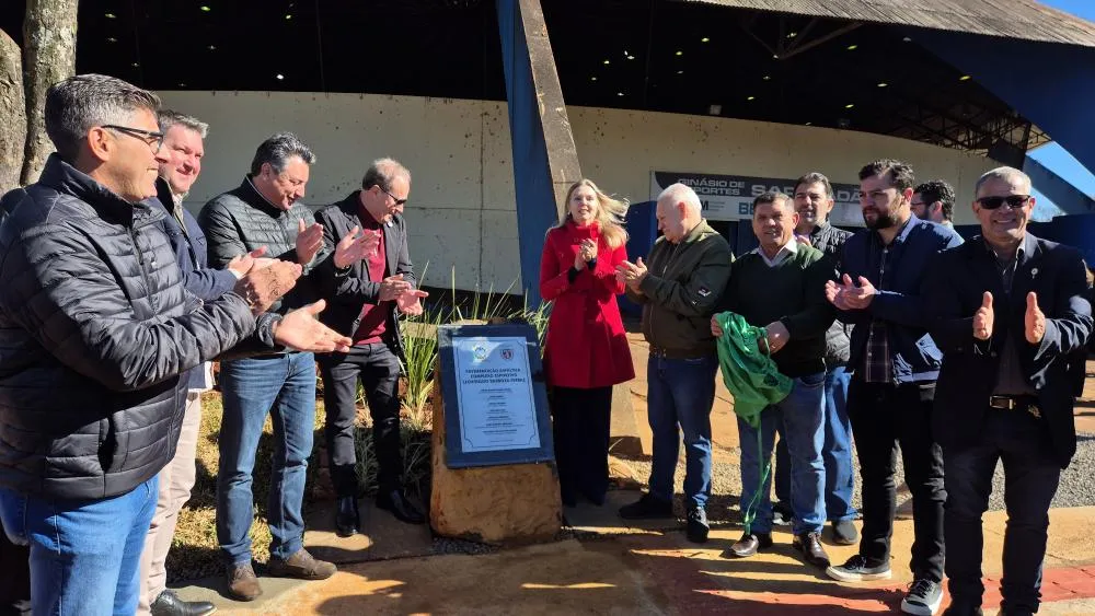 Pavimentação no Sapecadão é inaugurada e Prefeitura de Ivaiporã anuncia investimento histórico no esporte