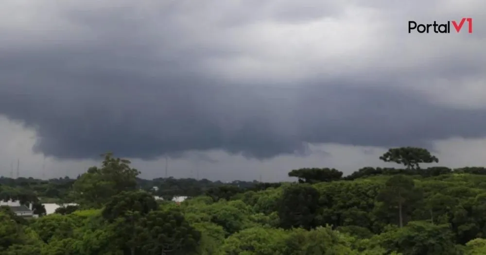 INMET emite alerta de chuvas intensas para 273 municípios do Paraná