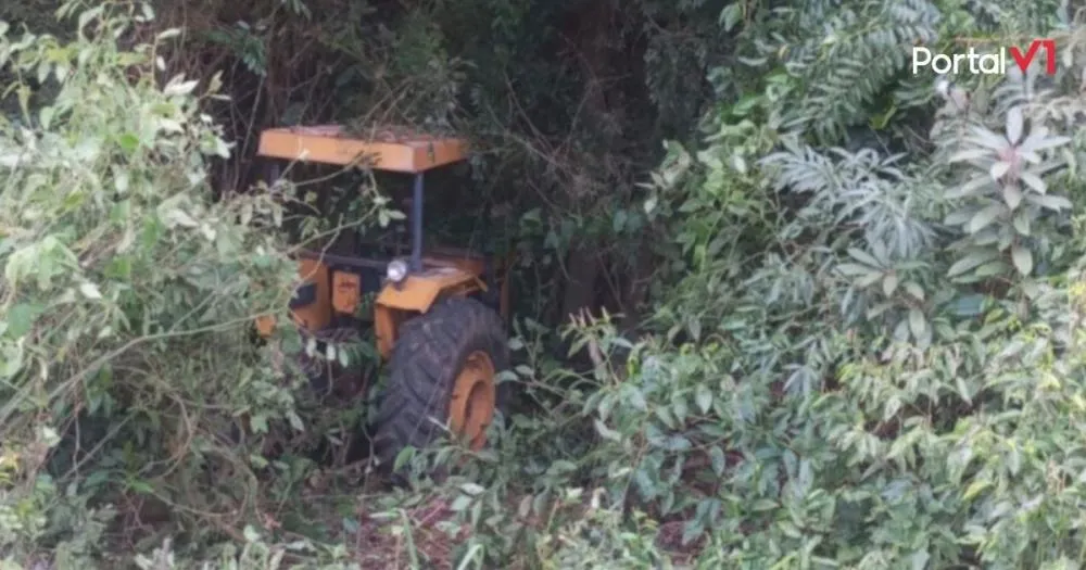 Homem morre em grave acidente entre trator e carreta em Cândido de Abreu