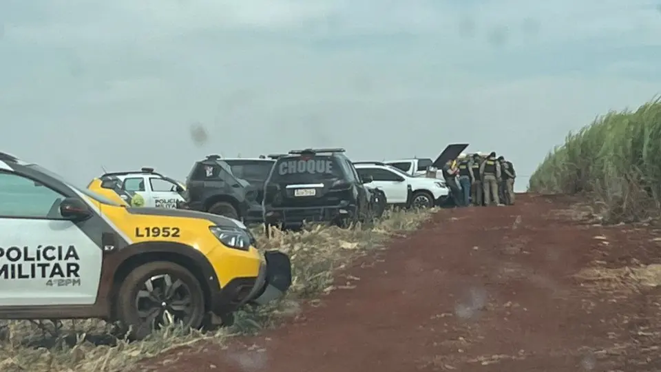 Seis presos, um suspeito morto e armas apreendidas após assalto a fazenda no Paraná