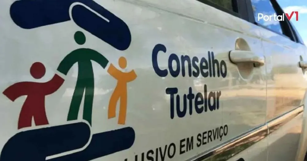 Mulher é flagrada consumindo álcool em bar com os filhos em São João do Ivaí