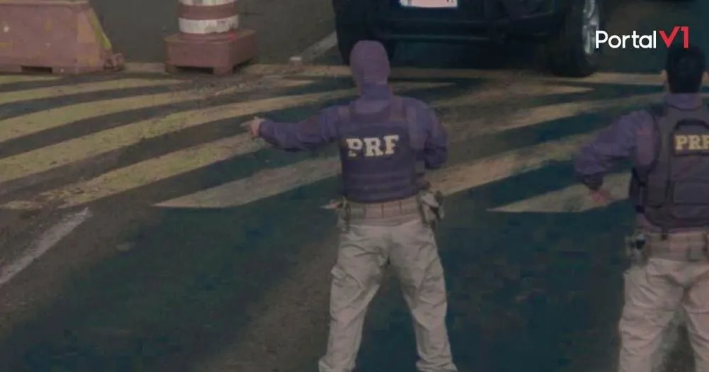 Viatura falsa da Receita Federal é flagrada com mais de 150 quilos de cocaína no Paraná