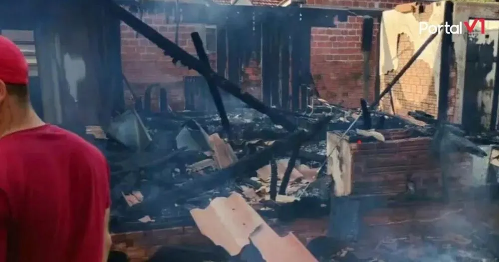 Cadeirante morre carbonizado em incêndio no noroeste do Paraná