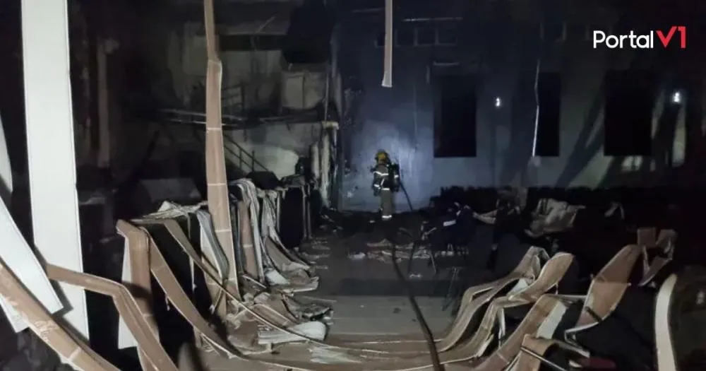 Incêndio destrói igreja e causa prejuízo de mais de R$ 1 milhão no PR