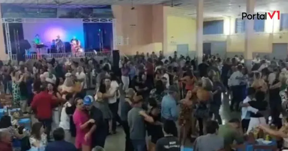 Conheça clube de Apucarana que proíbe beijo na boca e até “selinho”