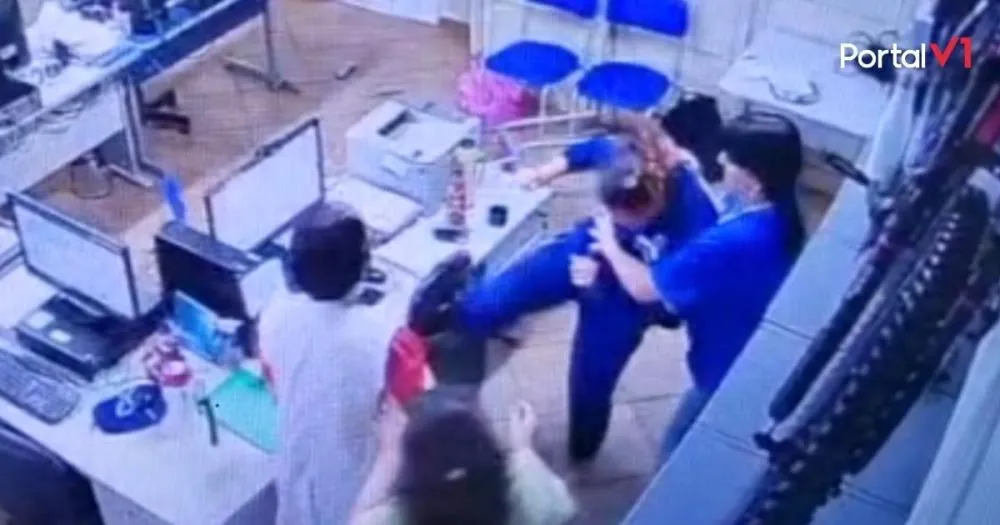 Estudante de 15 anos agride diretora e tenta atacá-la com tesoura em escola no Paraná