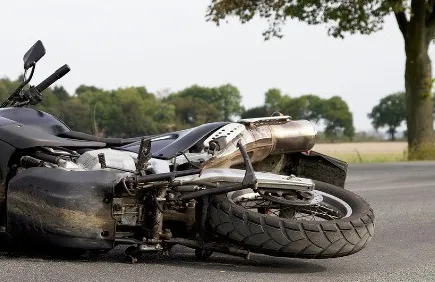PM Registra Acidente com Motociclista Não Habilitado Durante Fuga em Mauá da Serra