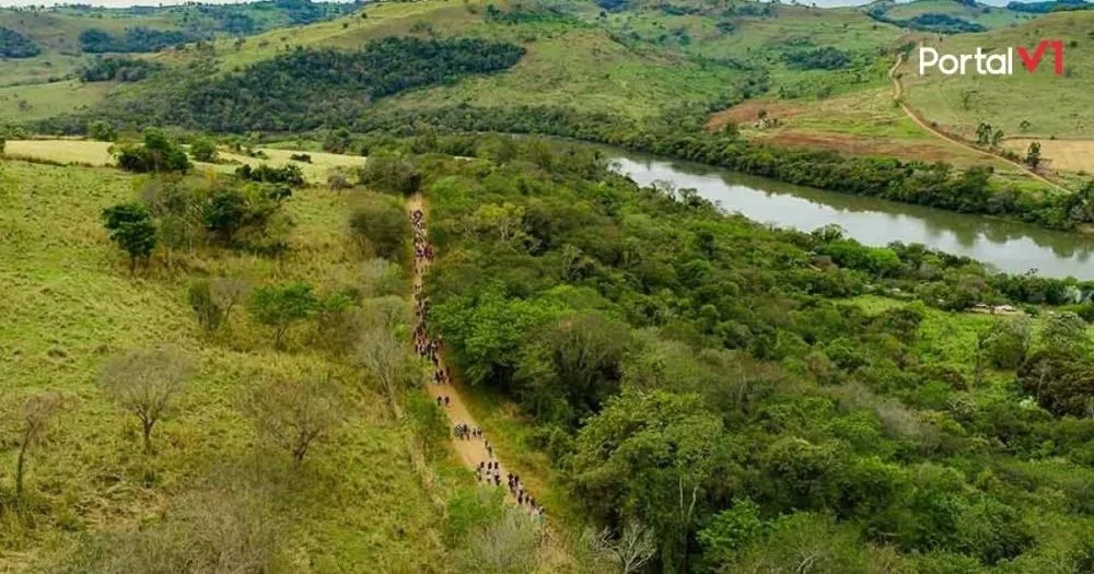 Caminhada na Natureza em Jardim Alegre destaca preservação ambiental e integração da comunidade