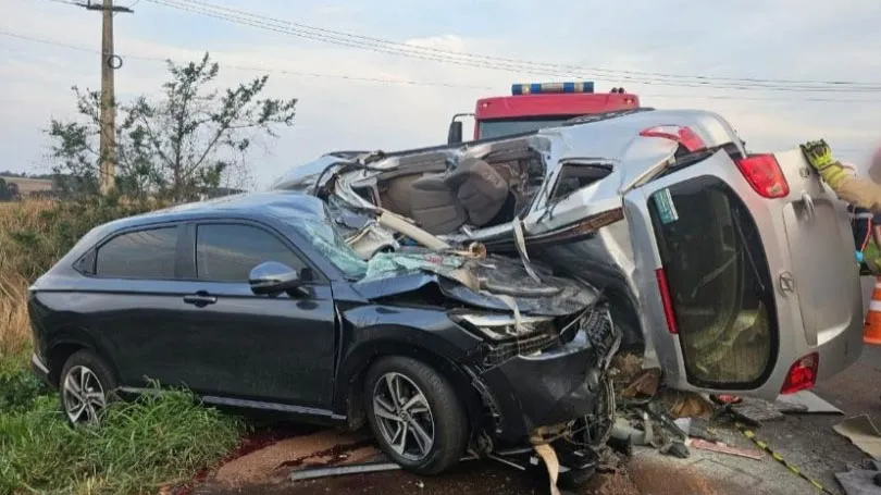 Pai e filho morrem em colisão frontal na BR-163, em Toledo