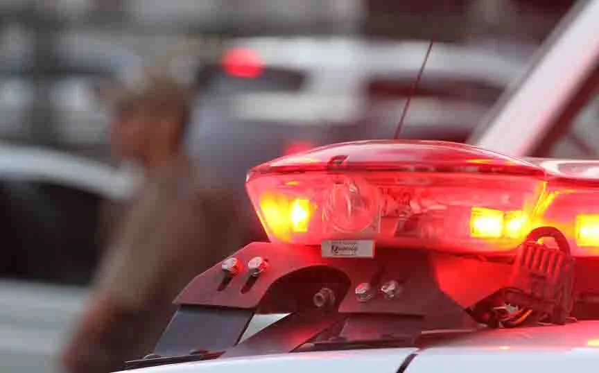 Homem deita no meio de avenida e causa congestionamento em Ivaiporã