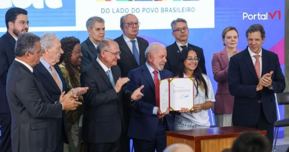 Lula sanciona lei contra adultização de crianças nas redes