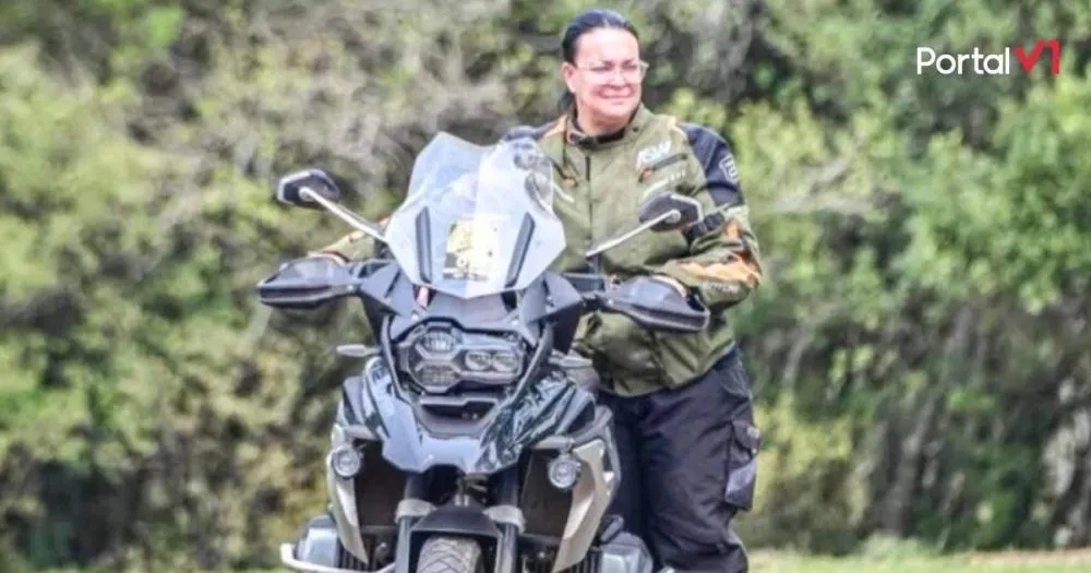 Mulher morre atingida por galho após buscar abrigo em acostamento durante temporal