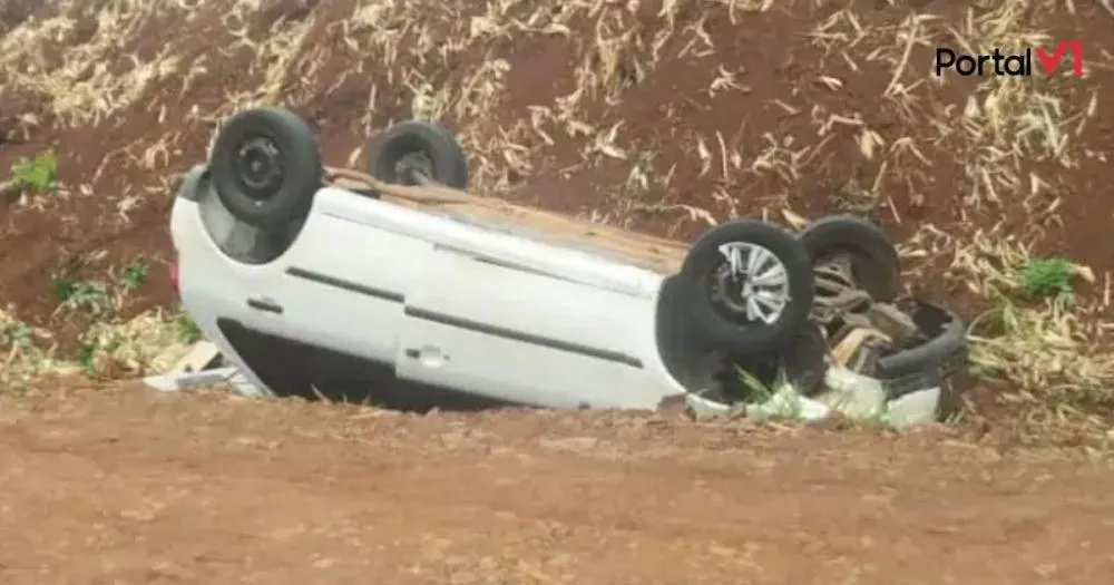 Carro acidentado na PR-170 tem peças furtadas em Novo Itacolomi
