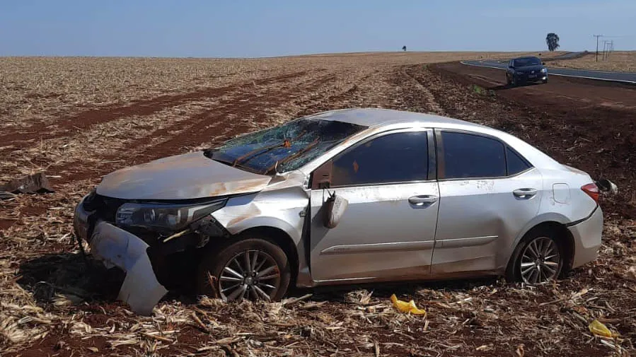 Carro capota na PR-445 em Londrina e deixa cinco feridos