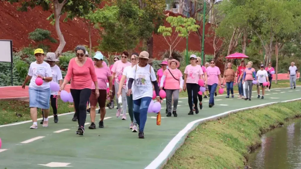 Ivaiporã dá início à campanha Outubro Rosa com caminhada no Jardim Botânico