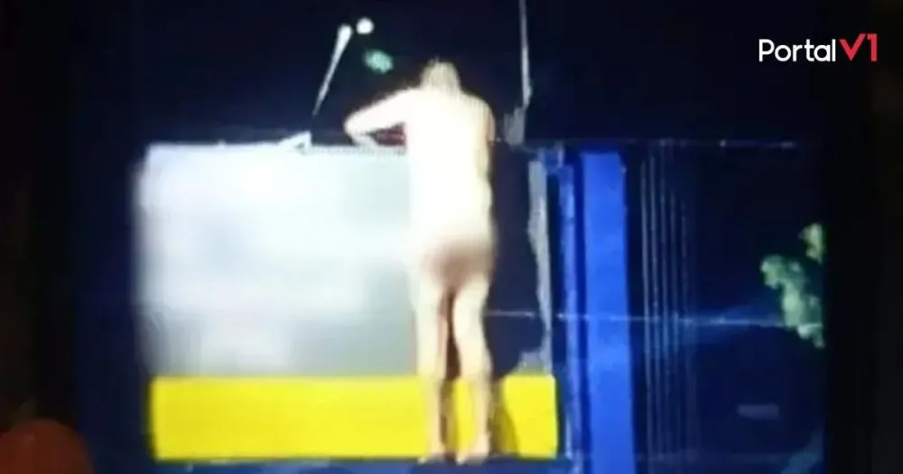 Homem nu causa confusão ao andar sobre telhado no Paraná