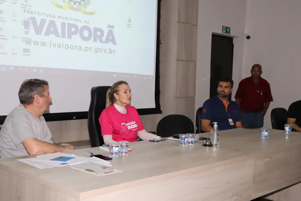 Reunião busca soluções para excesso de cabos nos postes de Ivaiporã