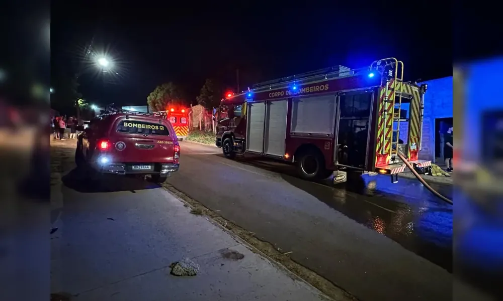 Incêndio atinge empresa de couro em Apucarana e mobiliza Corpo de Bombeiros