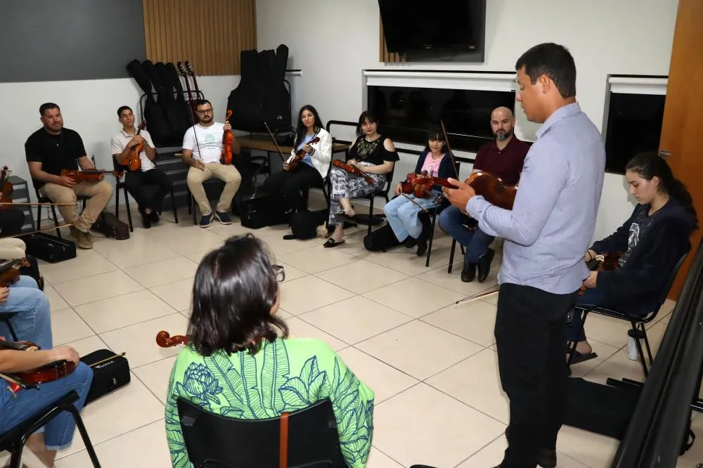 Ivaiporã inicia aulas gratuitas de violino e amplia oferta cultural