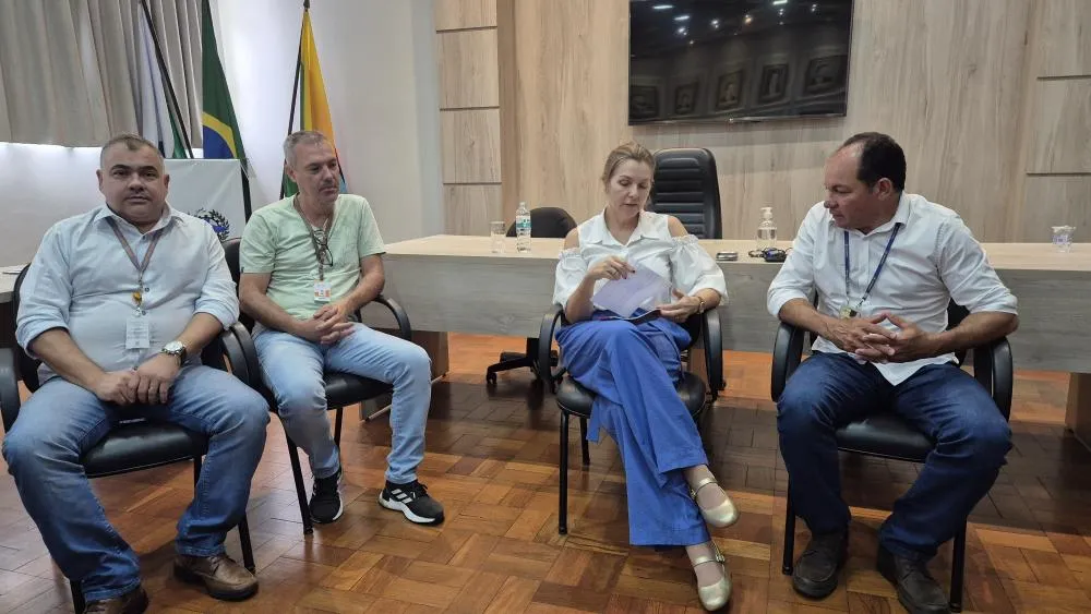 Prefeita em exercício de Ivaiporã, Gertrudes Bernardy, reúne Copel e Sanepar para discutir melhorias