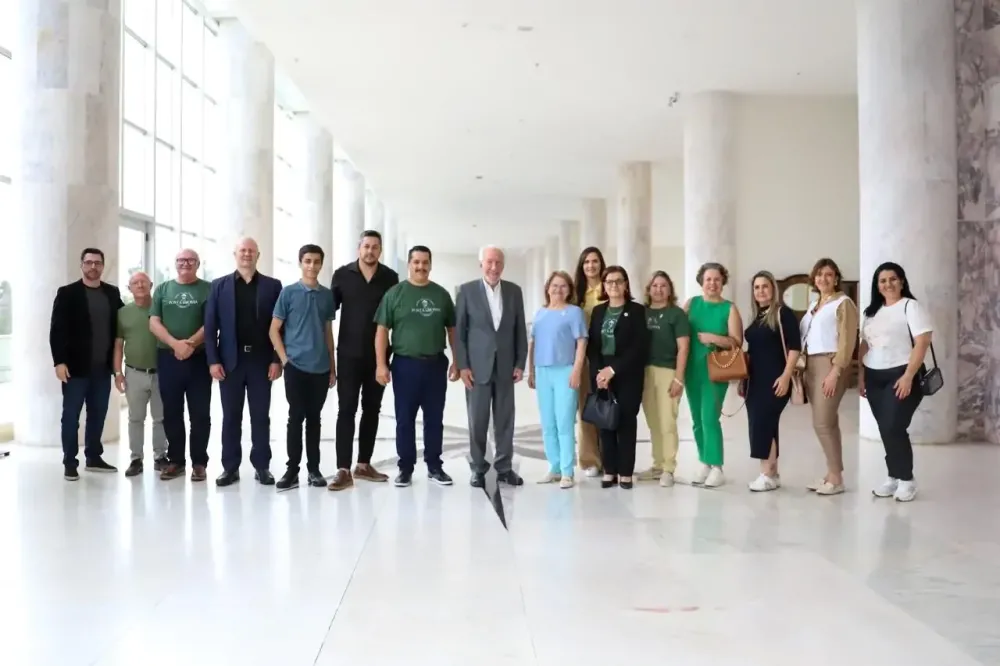Rua Ponta Grossa em destaque: visita ao Palácio Iguaçu marca nova fase do comércio local 
