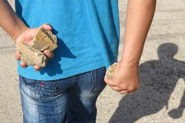 Homem é agredido com pedras em Ivaiporã após cobrança de dívida