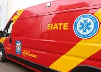 Motociclista de 51 anos sofre queda em Apucarana e é socorrida pelo Siate