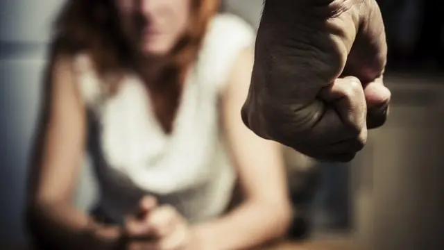 Ex invade casa e agride mulher durante a madrugada em Lunardelli