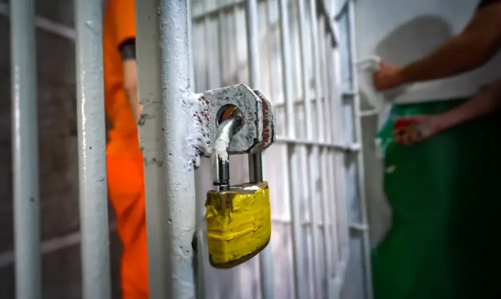 Operação Parlatório: advogada é detida por suspeita de repasse de celulares a detentos